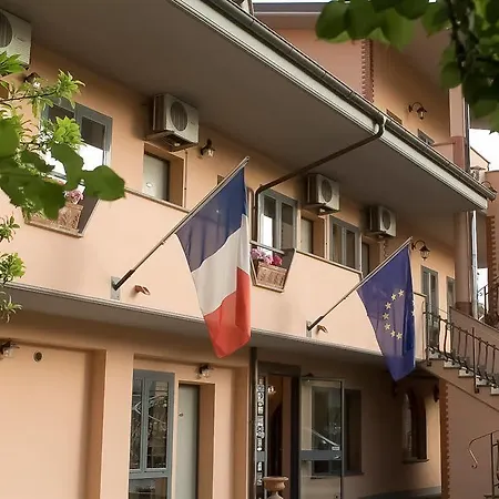 Louis I 2* Чампино